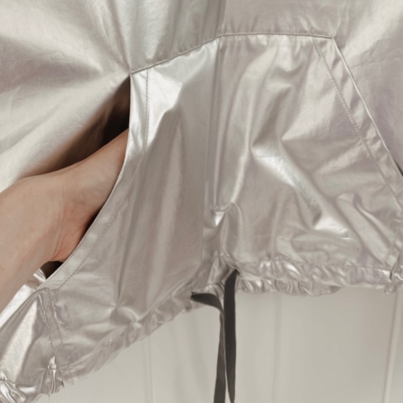 H&M Coachella Official Collection Silver Metallic Rain Jacket Hooded Quarter Zip - Picture 9 of 13